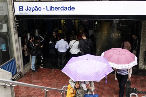 Maybe you would like to learn more about one of these? Estação de metrô começa a ganhar sinalização Japão ...
