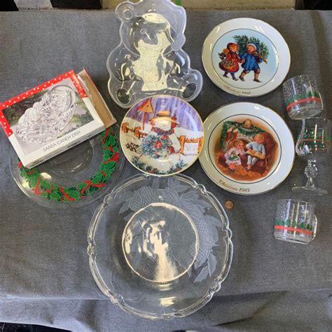 147 Christmas Glass Plates
