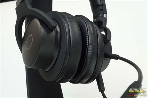 The cooler master mh 751/752 headphones sound great, the comfort is unbelievable, it's extremely light weight, the quality and build is surprisingly good, i really, really like these and definitely recommend. Cooler Master MH752 Gaming Headset | Modders Inc