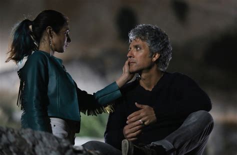 Martino piccione è un bravissimo chitarrista che collabora con i più grandi divi della musica leggera italiana, solo che nessuno se n'è accorto, perché. Chi m'ha visto