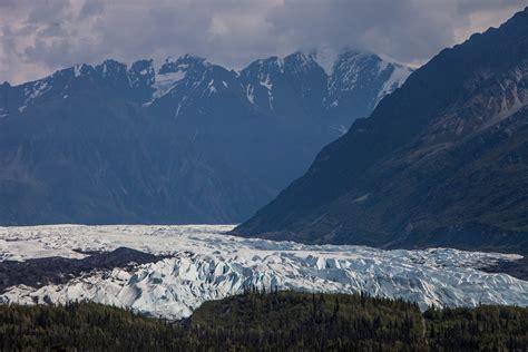 Перевод слова glacier, американское и британское произношение, транскрипция, словосочетания, однокоренные слова, примеры использования. Five Glaciers You Can Drive to in Alaska | RV Alaska