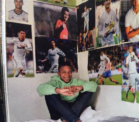 Panini world cup 2018 rookie mbappe & ronaldo poster pages in strike it magazine. Tribuna Expresso | Kylian Mbappé: Comparam-no a Henry, mas ...