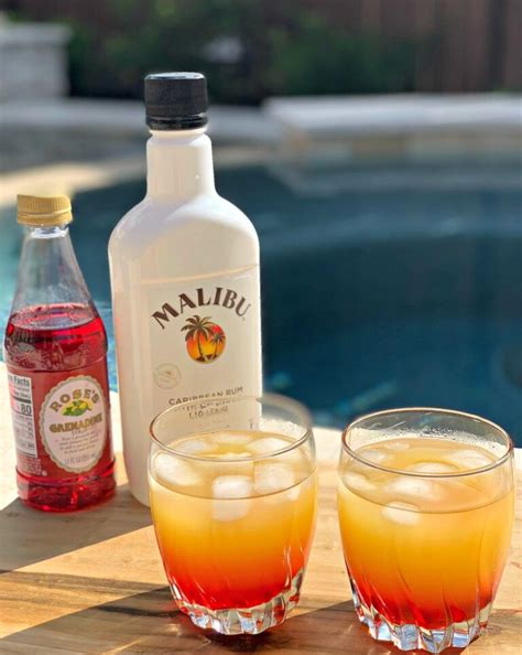 Serve your classic malibu sunset cocktail recipe in unusually shaped drinking glasses. Malibu Sunset Cocktails | Rețetă