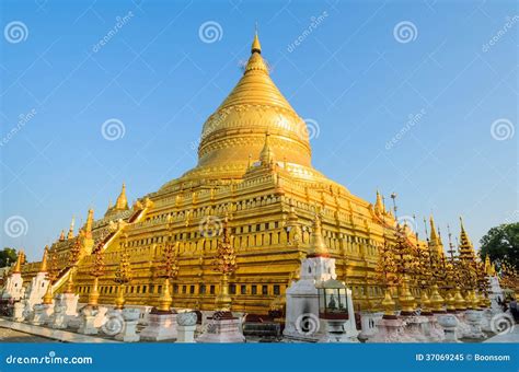 Shwezigon Pagoda In Bagan Myanmar Stock Image Image Of Shwezigon