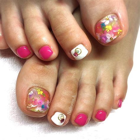 Son muy perjudiciales para las uñas en los pies porque pueden llegar, incluso, a provocar su pérdida. diseños elegantes uñas para el pie flores colores # ...