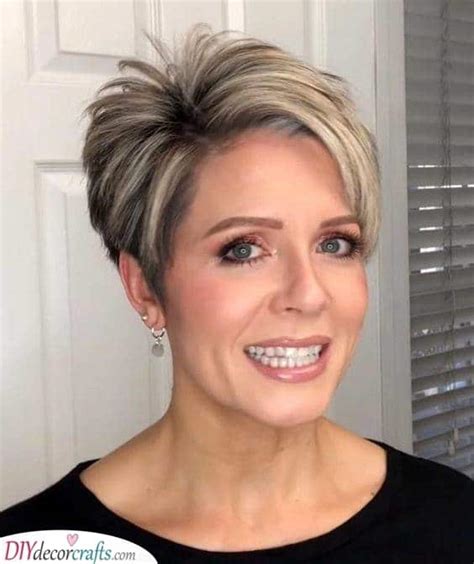 25 Chic Short Hairstyles For Women Over 50 With Fine Hair Hairstyles