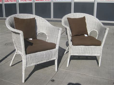 Construct an outdoor area that meets all your requirements and satisfies your artistic whimsies with a varied range of white wicker outdoor chair. UHURU FURNITURE & COLLECTIBLES: SOLD - White Wicker Chairs ...