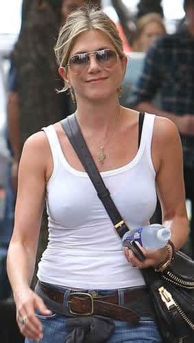 Jennifer Aniston Isnt Afraid Of Showing Her Bra