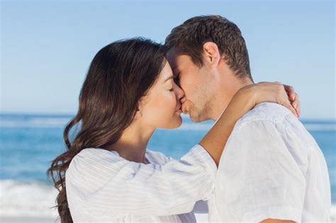 Comment Bien Embrasser Une Femme 8 étapes
