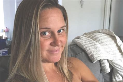 Mum S Brutally Honest Breastfeeding Selfie Goes Viral That S Life