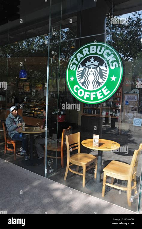 Starbucks Cafe High Resolution Stock Photography And Images Alamy