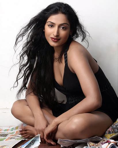 bollywood glamour girls actress padmapriya very hot in sexy black