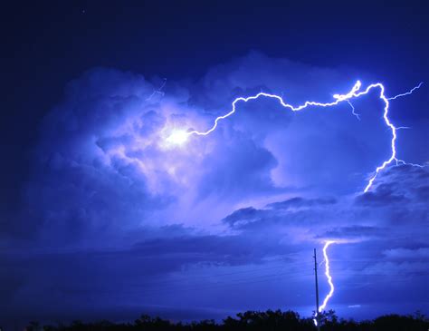 Download Thunder Bolt Lightning On Itlcat