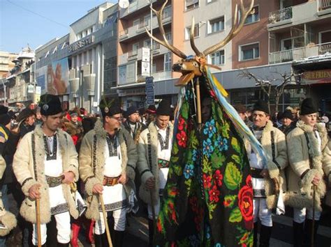 Sărbătorile De Iarna La Români Tradiţii Obiceiuri Datini