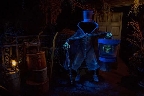 What To Expect From Disney Worlds Haunted Mansion Ride