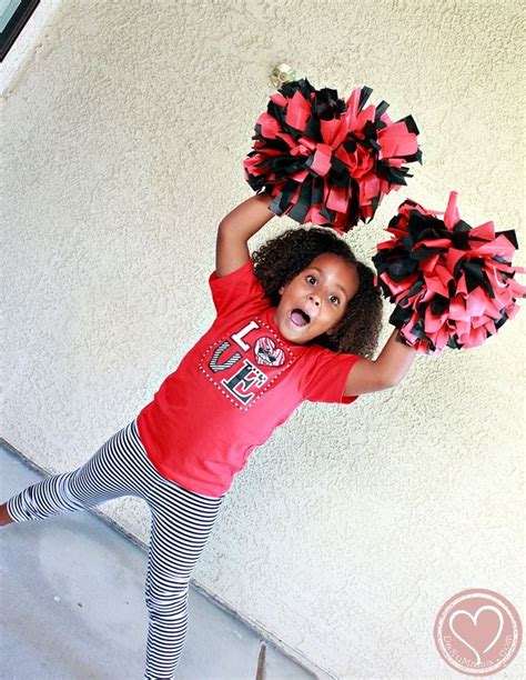 The one that gets me so much buzz. Go Vegas Rebels! DIY Cheerleader Pom Poms Tutorial | Diy halloween costumes for kids, Halloween ...