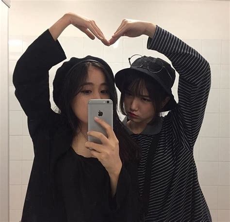 𝑝𝑖𝑛𝑡𝑒𝑟𝑒𝑠𝑡 𝑣𝑟𝑜𝑘𝑒𝑛𝑔𝑖𝑟𝑙 ☽ korean best friends korean friends girls in love