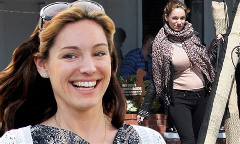 Kelly Brook Goes From Fabulous To Frump Overnight Daily Mail Online