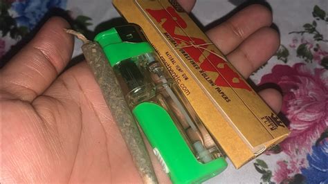 How To Roll A Joint For Beginners 101 Youtube