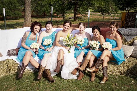 Add a layer of country wedding themed ideas with bales of hay thrown into the mix, or add a dash of bohemian flair with a festival camp theme. Bride-In-Dream: Outdoor Country Wedding Theme