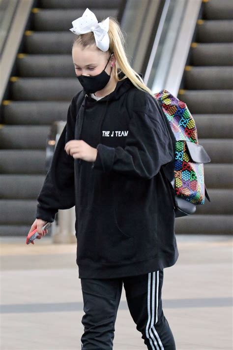 Jojo Siwa Arrives At Airport In Vancouver 03202021 Hawtcelebs