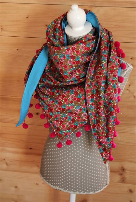 Il y a 4494 bandana foulard bavoirs en vente sur etsy, à un prix moyen de 11,80 €. Couleurs... - Atelier | Tuto couture foulard, Projets de couture, Idée couture