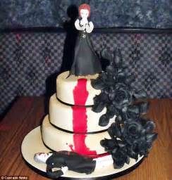 Baker Creates £350 Sinister Murder Scene Cake For Bitter Brides Divorce Party Daily Mail Online