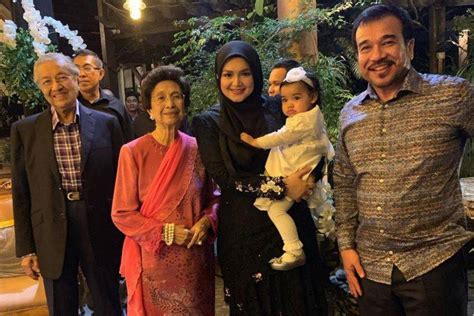 Последние твиты от siti nurhaliza (@ctnurhaliza11). Siti Nurhaliza hosts gathering to mark Dr Mahathir's 63rd ...