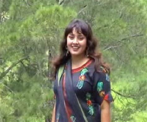 Semono Iku Pashto Film Actress Nadia Gul New Pictures With Nice Smile