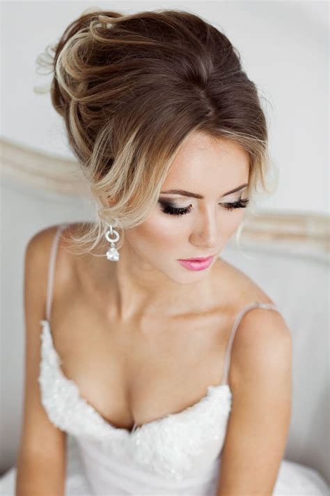 This gilded wedding inspiration shoot looks like a modern fairytale. 18 Wedding Hair and Wedding Makeup Ideas | Deer Pearl Flowers