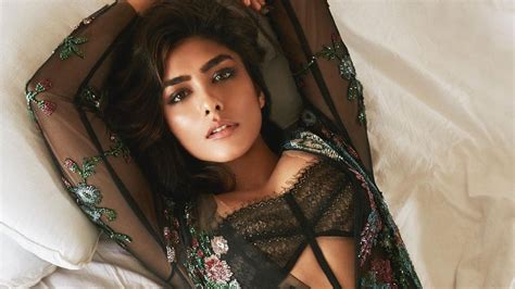 Mrunal Thakur Shows Off Her Curves Looks Super Hot In Sexy Pictures