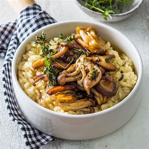 Mushroom and thyme risotto | Risotto recipes, Stuffed mushrooms, Risotto