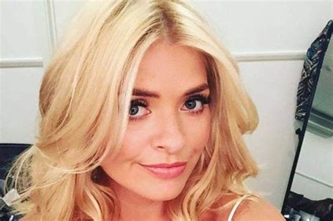 Holly Willoughby Oozes Sex Appeal In Skintight Leather Skirt On This