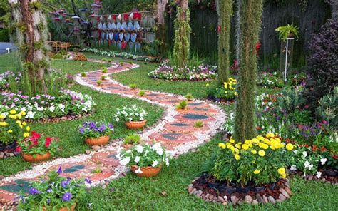 20 Gardens Exploding With Color Garden Paths Garden Design Path Design