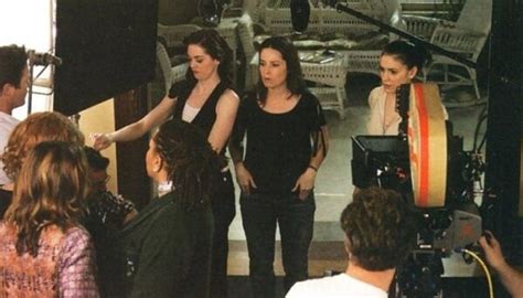 Charmed 10 Photos De Coulisses De La Série Culte Qui Vont Vous Rendre