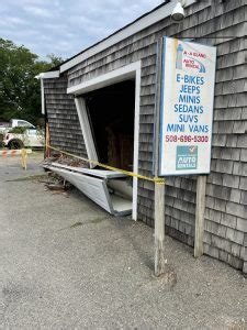 Update SUV Crashes Into Five Corners Garage The Martha S Vineyard Times
