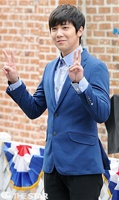 Lee Hong Ki South Corea Song Joong Ki Online Checks Lead Singer Cute Guys Korean Actors