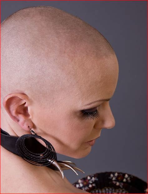 Pin Von David Connelly Auf Bald Women 10 Glatze Frau