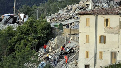 Tremblement de terre est un film réalisé par mark robson avec charlton heston, ava gardner. Italie: Les Eglises se mobilisent après le tremblement de ...