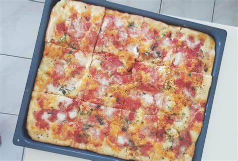 Ma Recette De Pizza Fait Maison à Litalienne Réglisse And Myrtilles