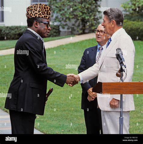 Washington Dc9 23 1984 President Ronald Reagan Shakes Hands With