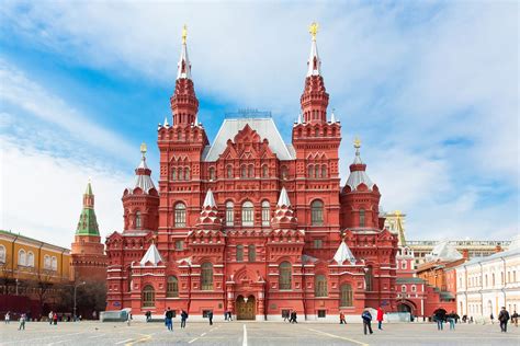 Während engländer und spanier ihr glück vornehmlich in der neuen welt suchten, blieb den. BILDER: Historisches Museum am Roten Platz in Moskau ...