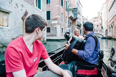 Venice Gondola Ride With Serenade Italy On A Budget Tours Italy 1