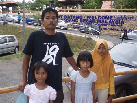 Tapi pengalaman balik naik train klasik dari hatyai ke padang besar pulak sangat best sebab perjalanan sangat smooth walaupun tak dapat seat sebab lambat beli tiket. Inilah Duniaku: Jalan-jalan ke Padang Besar