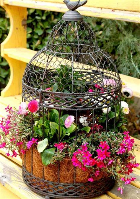 Et c'est pourquoi il doit être choisi avec attention, de façon à sublimer vos ambiances extérieures. 48 pots de fleurs en objets de récup pour en décorer le jardin!