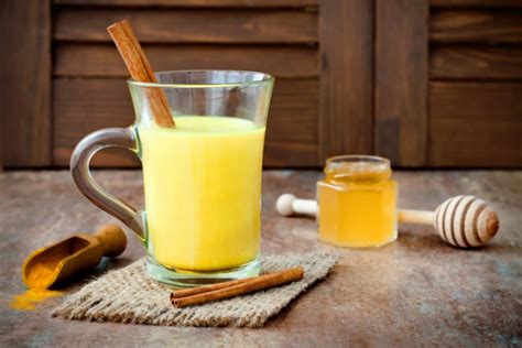 Folk wisdom still retains knowledge of the healing properties of both raw honey and turmeric. Turmeric And Honey : Health Benefits, Preparation and How ...