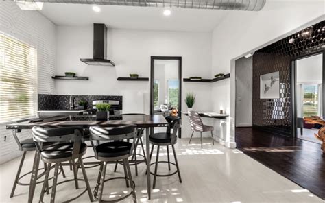 Modern Space With Amazing Design Elements Near Downtown Houston Tx