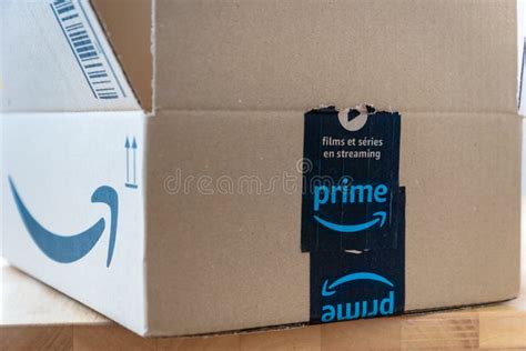 Amazon Standard Shipping Box In Eu With Amazon Prime Logo Scotch Tape