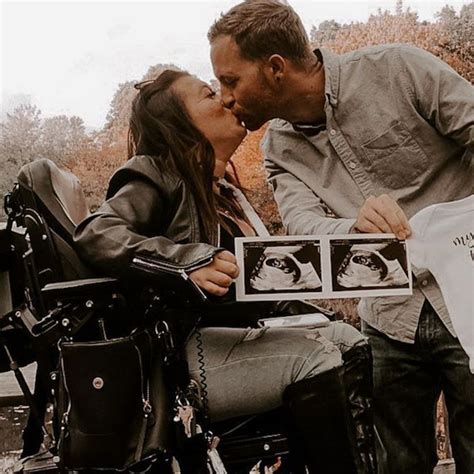 Influencer With Spinal Cord Injury Shares Pregnancy Journey Online
