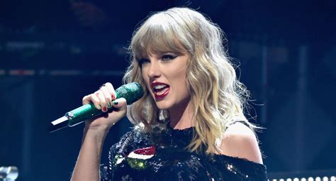 Taylor Swift Gives Fans A Sneak Peek At ‘reputation Tour Taylor